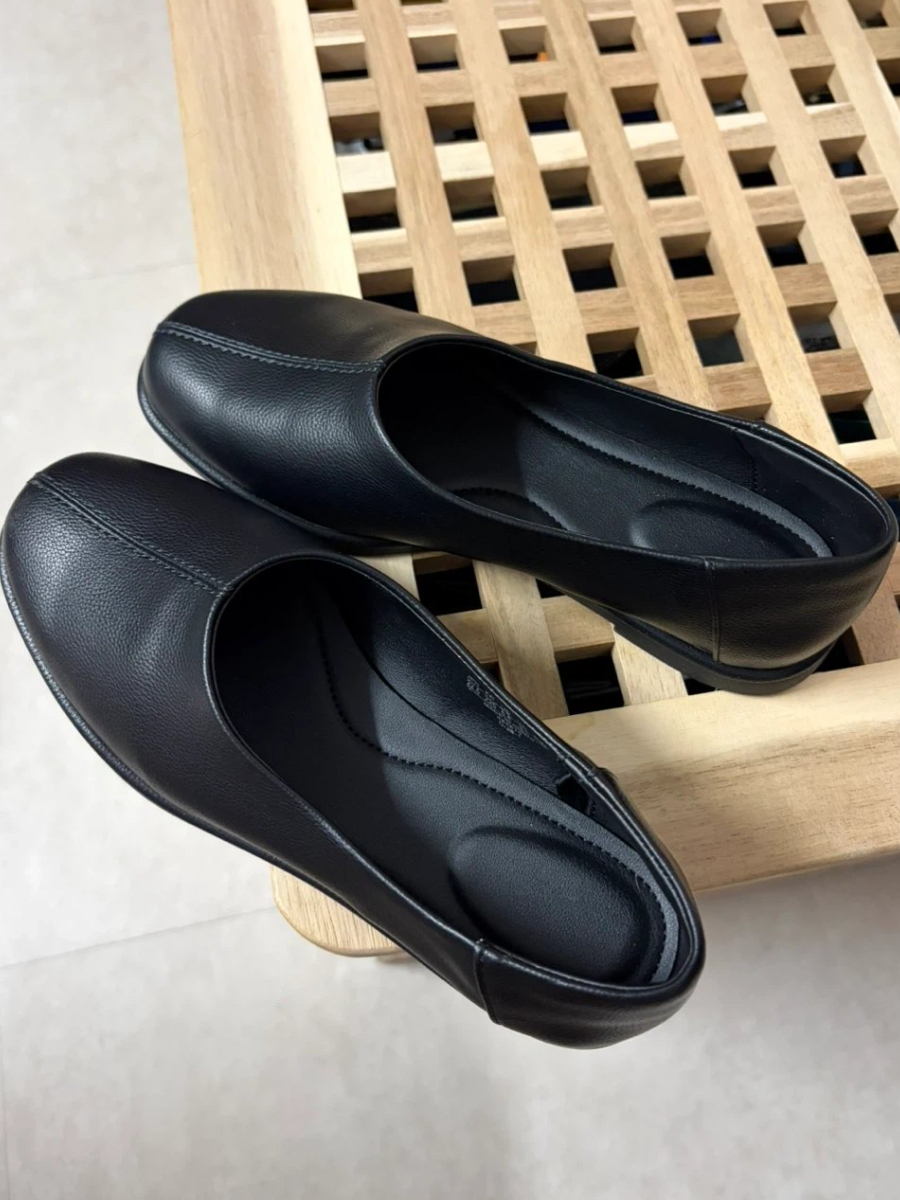 Minimalist Square-Toe Leather Flats | Timeless Black Slip-Ons