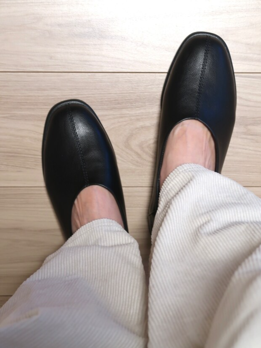Minimalist Square-Toe Leather Flats | Timeless Black Slip-Ons